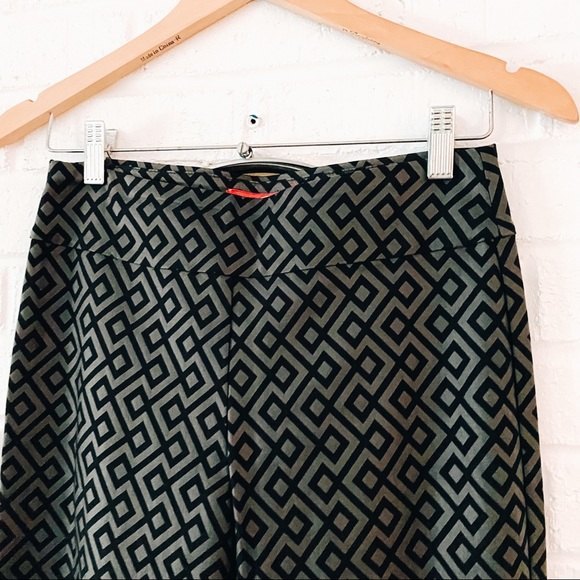 Krazy Larry geometric print pull on black ankle pants - Picture 4 of 6